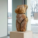Silla Guerrini, Mater Panis, 2019, pane, gesso, cemento, legno di betulla, 190x70x70 cm-Photo Credit-Auroreaudiovisivi, Courtesy-mtn _ museo temporaneo navile_01